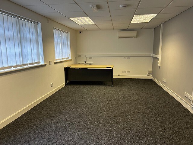 104 Harrogate Rd, Bradford for sale - Interior Photo - Image 2 of 5