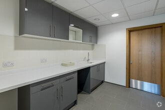 Claps Gate Ln, London to rent Interior Photo- Image 2 of 11