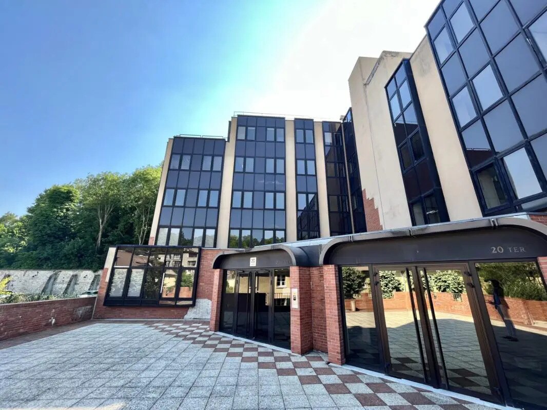 Office in Saint-Germain-en-Laye to rent Building Photo- Image 1 of 19