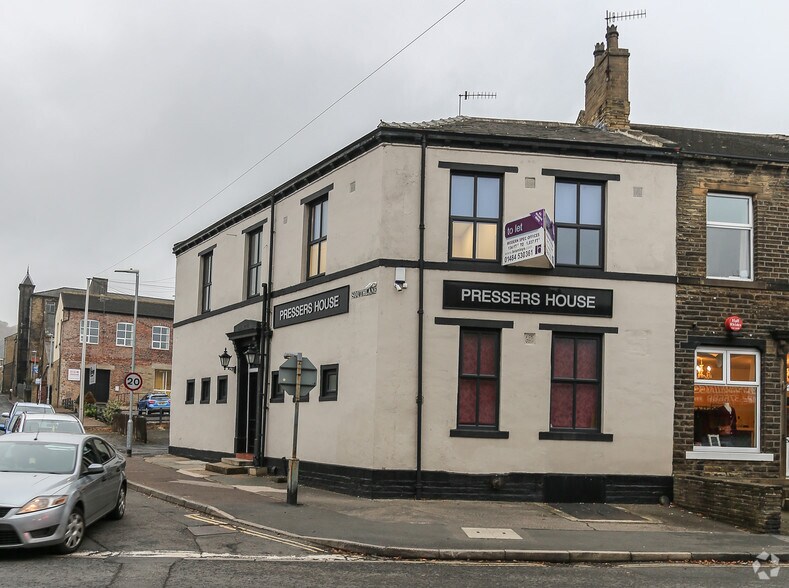 2 South Ln, Elland to rent - Building Photo - Image 3 of 4