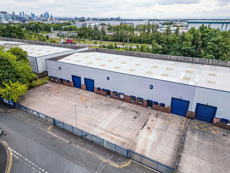 Parkway Trading Estate, Longbridge Rd, Manchester to rent - Building Photo - Image 1 of 14