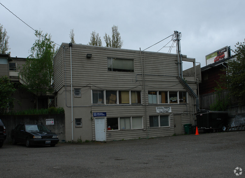 11728 Aurora Ave N, Seattle, WA for rent - Building Photo - Image 2 of 4