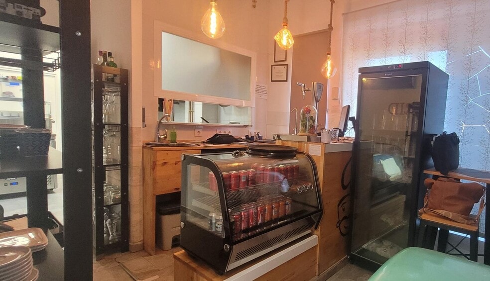 Retail in Madrid, Madrid to rent - Interior Photo - Image 1 of 3