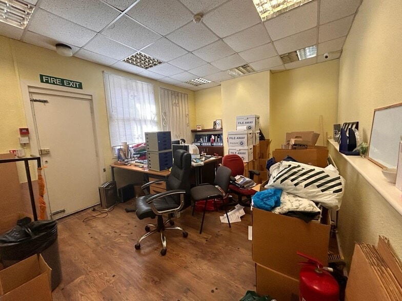 34 Queens Rd, Brighton to rent - Interior Photo - Image 3 of 8