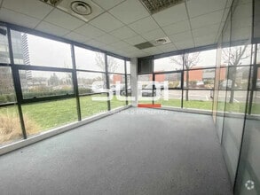 117 Allée Des Parcs, Saint-Priest to rent Interior Photo- Image 1 of 6