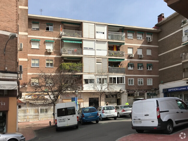 Plaza San Juan, 1, Pozuelo de Alarcón, Madrid to rent - Primary Photo - Image 1 of 2