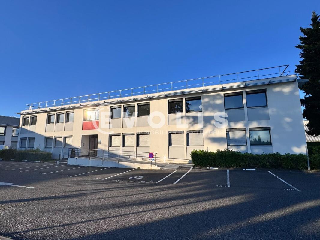 884 Rue Des Mercières, Rillieux-la-Pape to rent Building Photo- Image 1 of 10