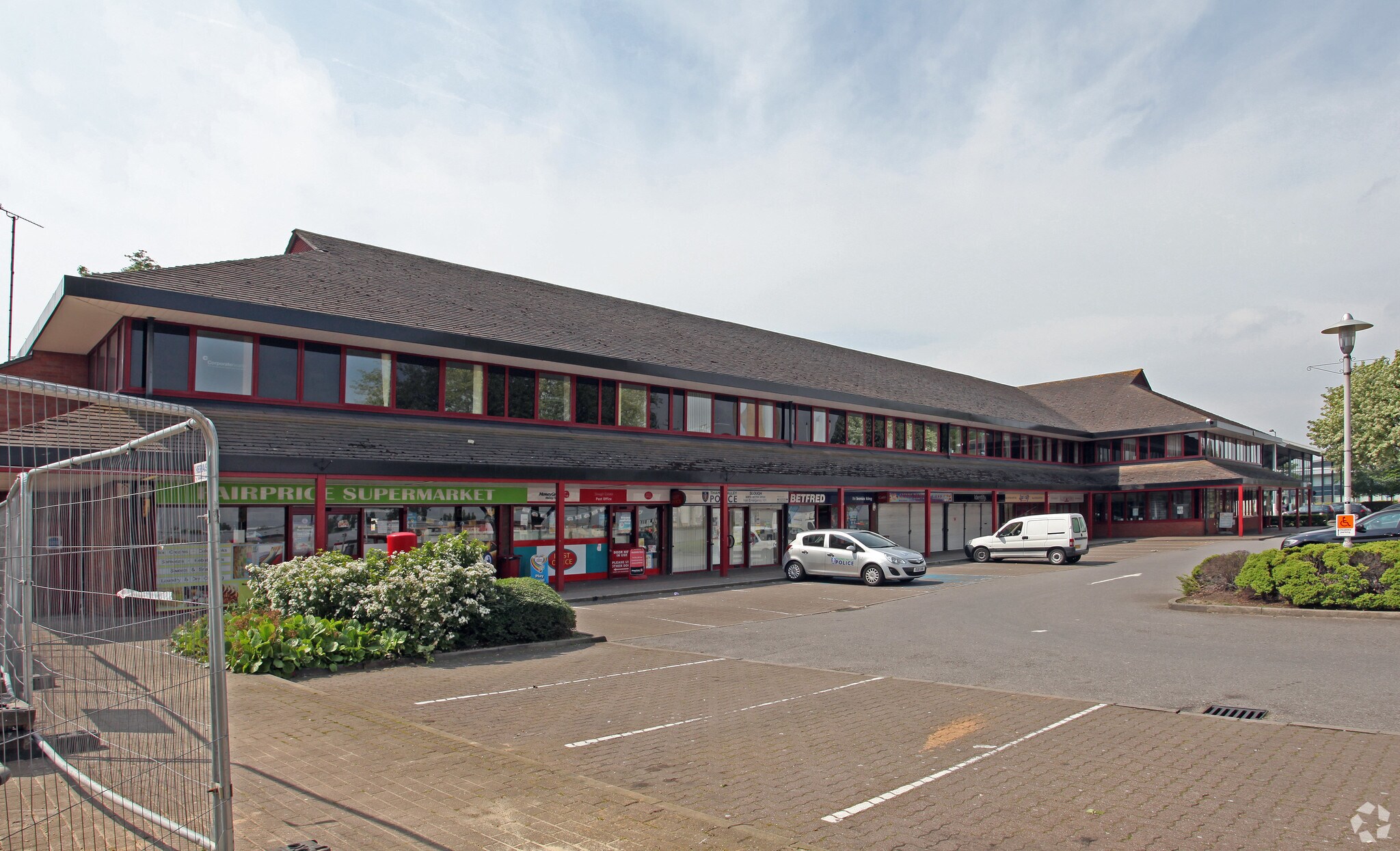 33 Buckingham Ave, Slough for sale Primary Photo- Image 1 of 1