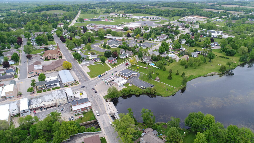 132 E Main St, Hortonville, WI for rent - Building Photo - Image 3 of 4