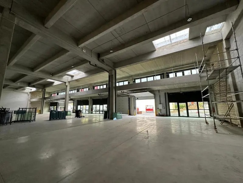 Industrial in Bobigny to rent Interior Photo- Image 1 of 11