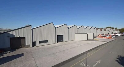 Crossley Rd, Stockport to rent Building Photo- Image 2 of 2