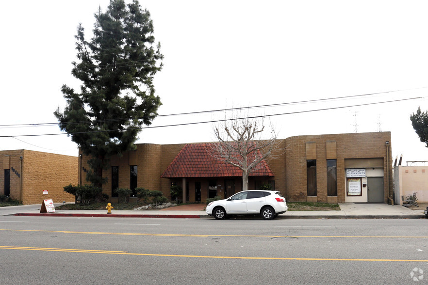 18750 Oxnard St, Tarzana, CA for rent - Building Photo - Image 3 of 3