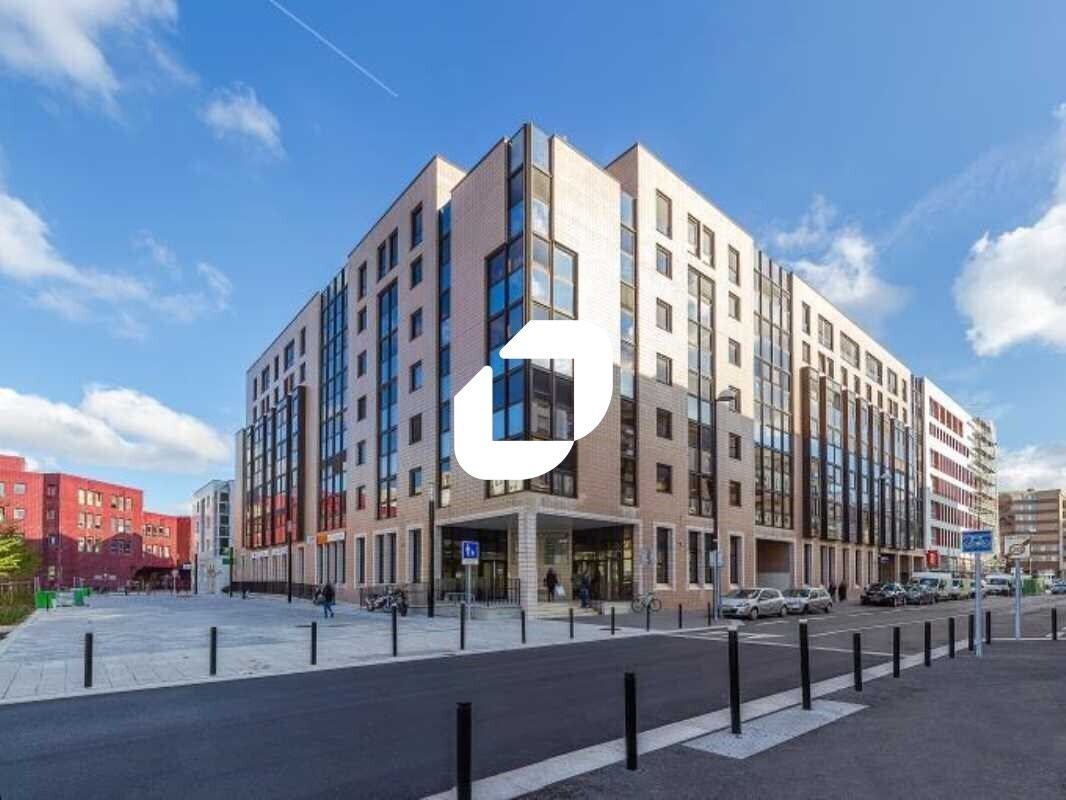 14 Avenue Gustave Eiffel, Montigny-le-Bretonneux to rent Building Photo- Image 1 of 13