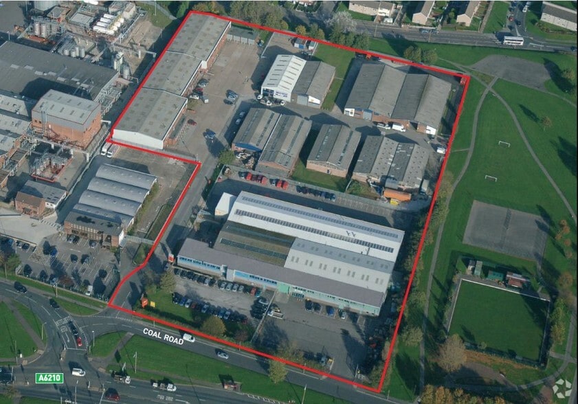 Coal Rd, Leeds to rent - Aerial - Image 2 of 7