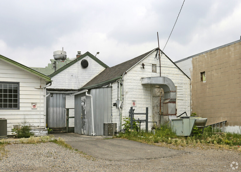 103 2nd Ave, Strathmore, AB for sale - Building Photo - Image 2 of 2