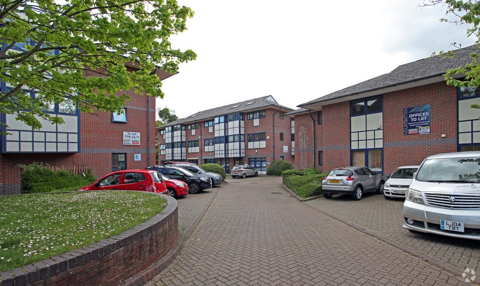 16 Millbrook Road East, Southampton to rent - Building Photo - Image 2 of 2