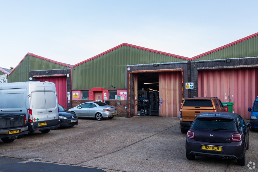 Victoria Rd, Ashford to rent - Building Photo - Image 3 of 5