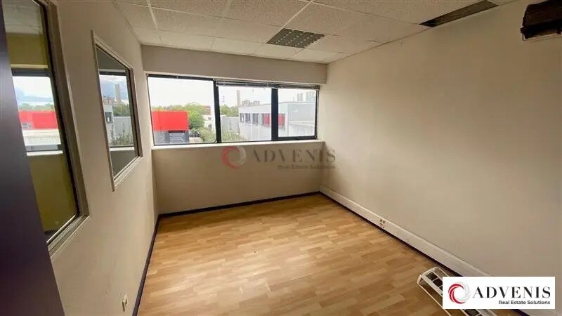 Office in Cenon to rent - Interior Photo - Image 2 of 12