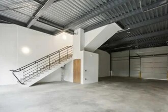 Light Industrial in Fresnes to rent Interior Photo- Image 2 of 8