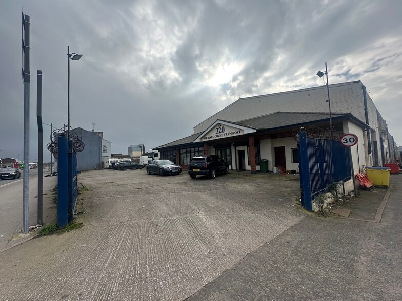 320 Derby Rd, Bootle to rent - Building Photo - Image 2 of 3