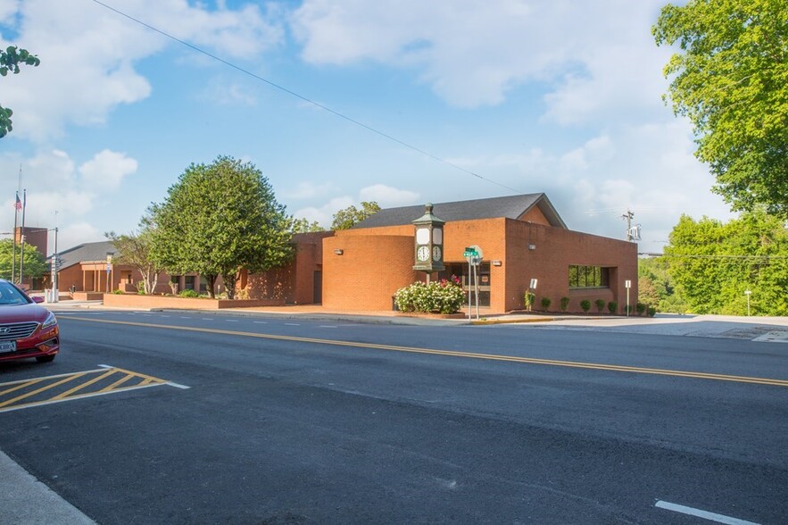 300 N Main St, Lawrenceville, VA for sale - Building Photo - Image 1 of 1