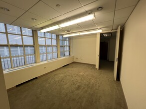 16 E 52nd St, New York, NY for rent Building Photo- Image 2 of 4