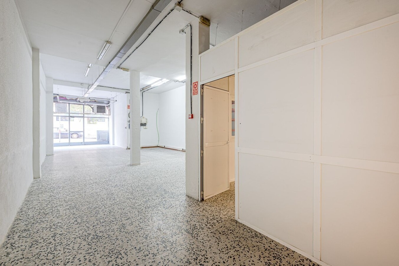 Madrid, MAD 28017 - Unit 1 - - Interior Photo - Image 1 of 5