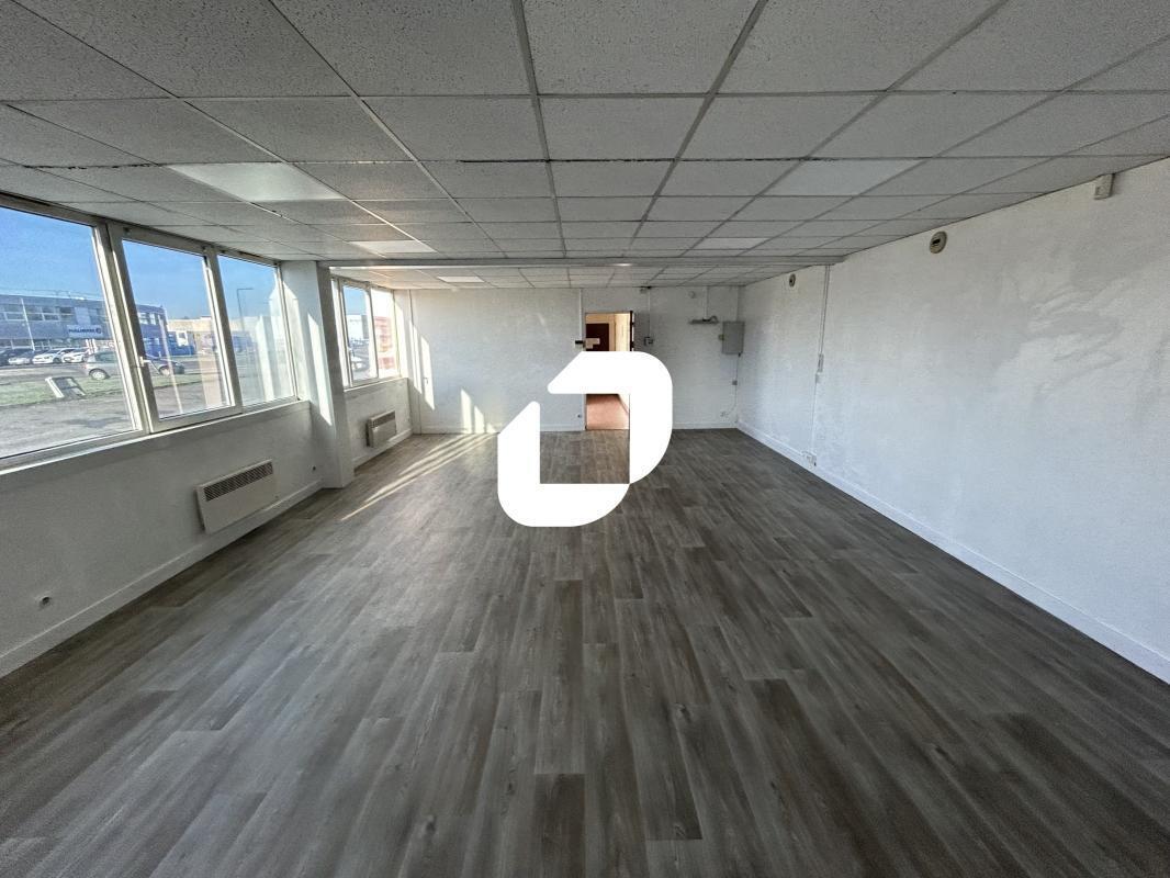 Office in Moissy-Cramayel to rent Interior Photo- Image 1 of 11