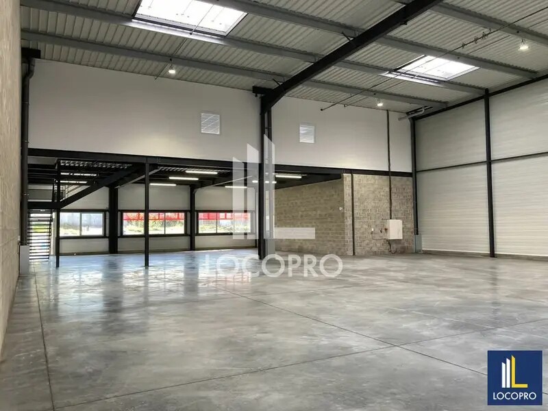 Light Industrial in Rousset to rent Interior Photo- Image 1 of 6