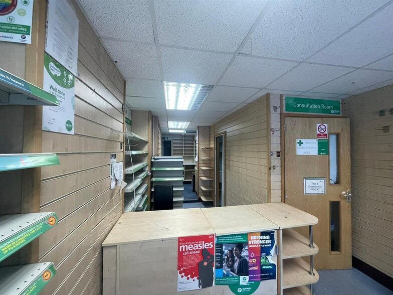 90 Hagley Rd, Stourbridge to rent - Building Photo - Image 3 of 12