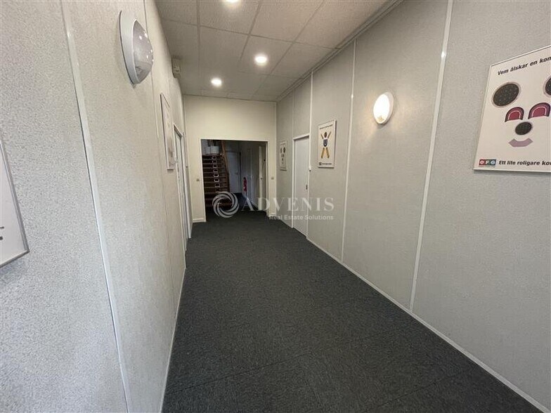 Office in Tremblay-en-France to rent - Interior Photo - Image 2 of 8