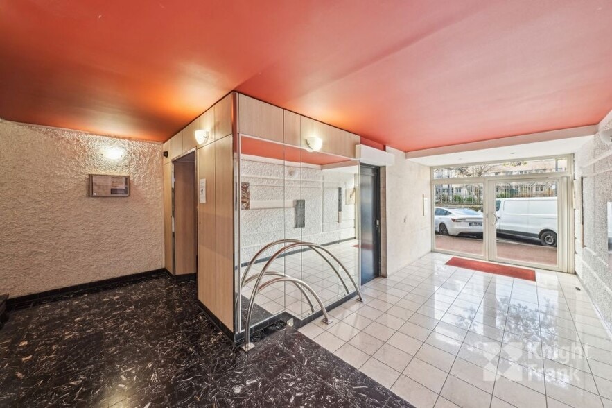 9 Rue Vaudétard, Issy-les-Moulineaux to rent - Lobby - Image 2 of 9