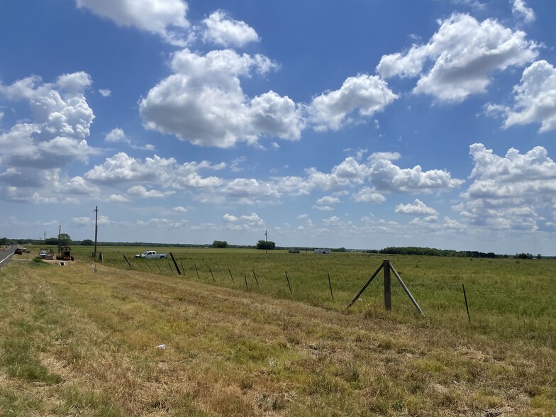 325 FM 1566 W, Wolfe City, TX for sale - Building Photo - Image 2 of 4