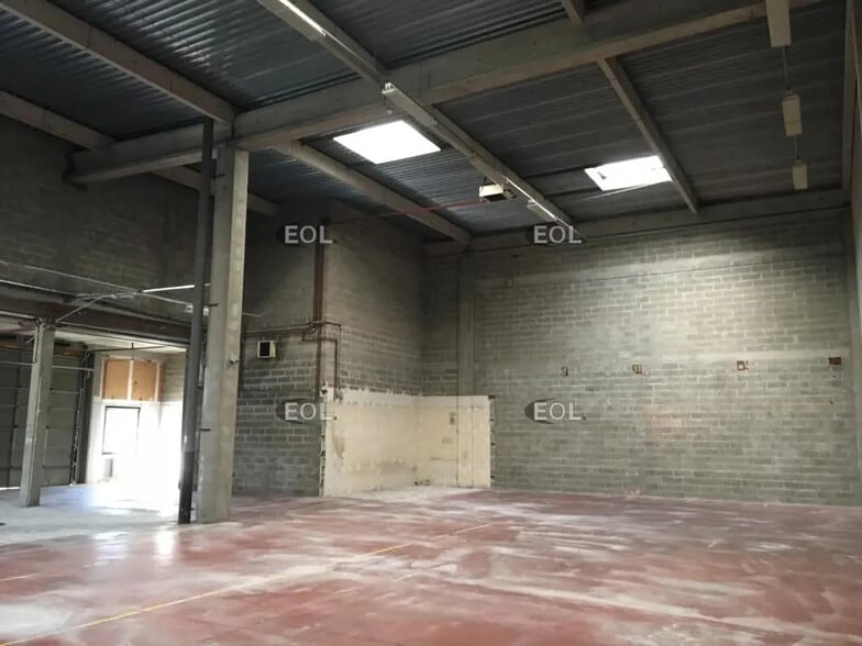 Light Industrial in Lisses to rent - Interior Photo - Image 3 of 3