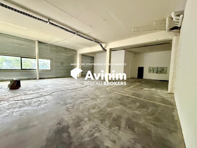 Industrial in Taverny to rent Interior Photo- Image 1 of 3