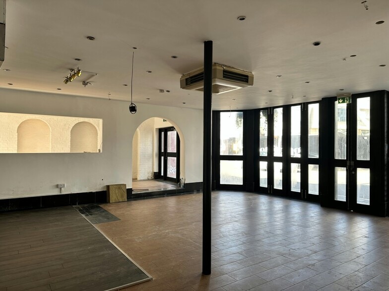 93-95 Queen St, Maidenhead to rent - Building Photo - Image 2 of 3