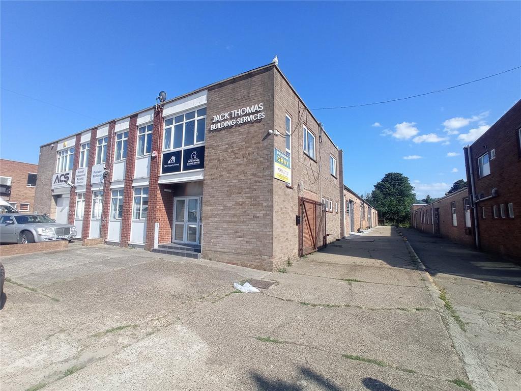 20 Towerfield Rd, Southend On Sea to rent Building Photo- Image 1 of 8