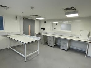 4-10 The Quadrant, Abingdon to rent Interior Photo- Image 2 of 2