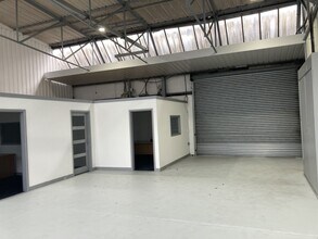 Unit 15a & 15b, M54 Space Centre, Halesfield 8, Madeley to rent Interior Photo- Image 2 of 6
