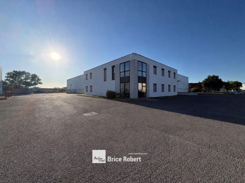 17 Rue Des Frères Lumière, Chassieu for sale - Building Photo - Image 3 of 6