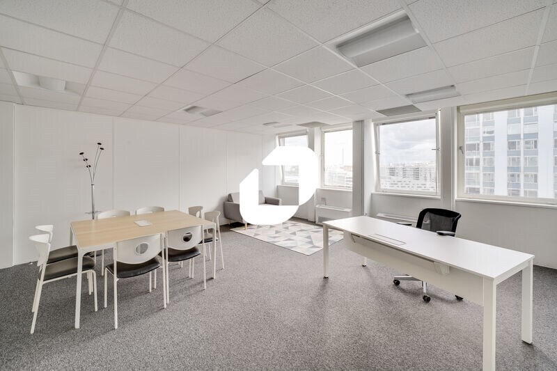 Office in Clichy to rent Interior Photo- Image 1 of 5