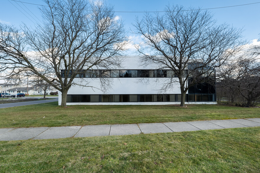 44060 Woodward Ave, Bloomfield Hills, MI for rent - Building Photo - Image 3 of 17