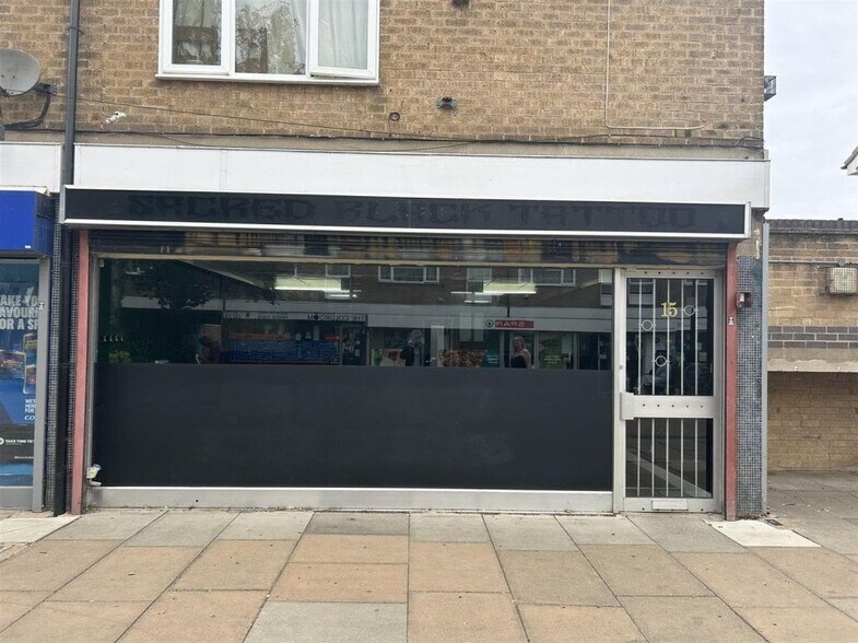 33 Hampton Ct, Peterborough to rent - Building Photo - Image 2 of 2