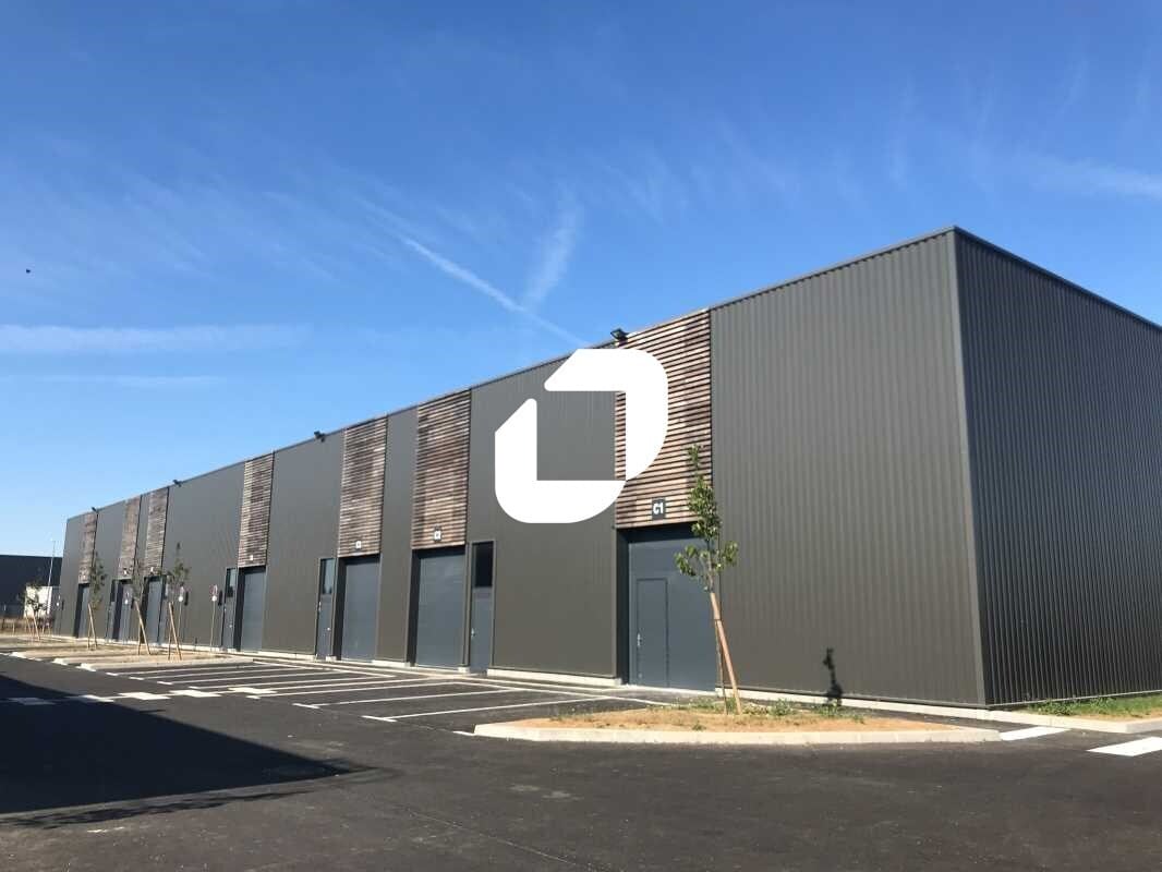 Light Industrial in Saint-Fargeau-Ponthierry to rent Building Photo- Image 1 of 11