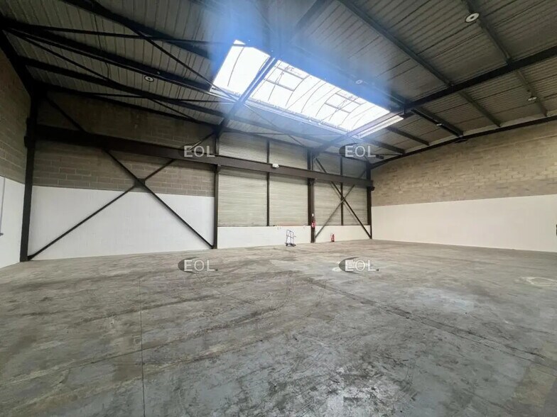 Light Industrial in Le Thillay to rent - Building Photo - Image 3 of 3