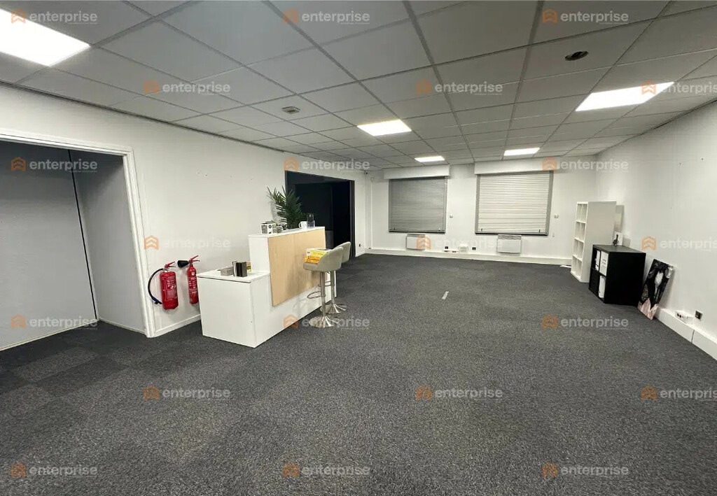Location Bureaux 260 m² - Photo 1