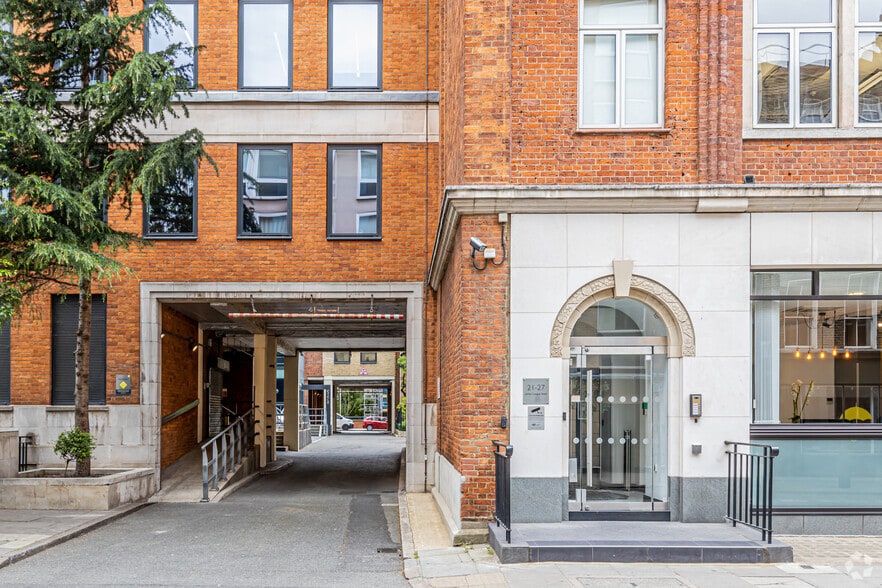 21-27 Lambs Conduit St, London to rent - Building Photo - Image 3 of 4