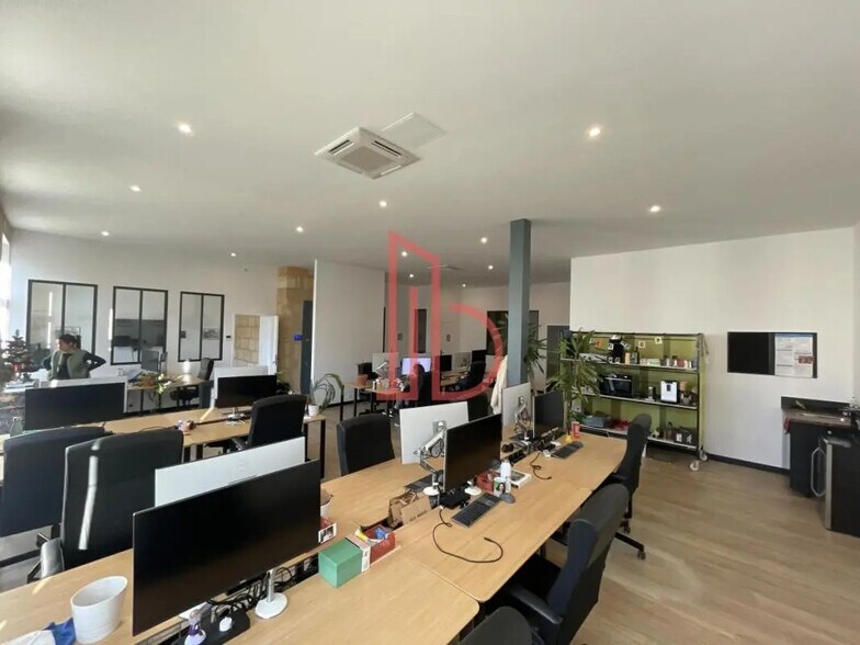 Office in Bordeaux to rent - Interior Photo - Image 2 of 5