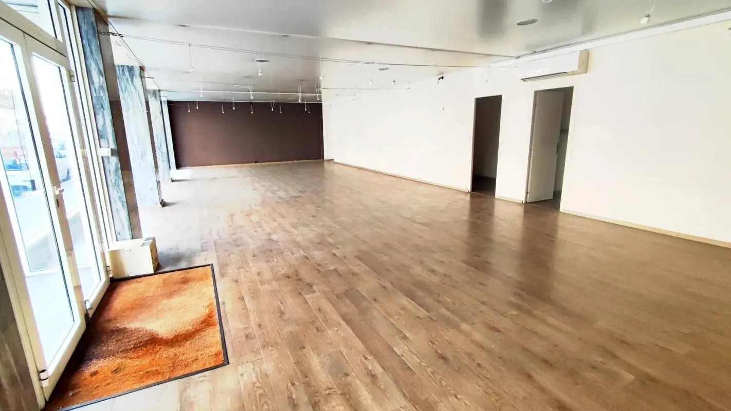 Retail in Nice for sale Building Photo- Image 1 of 8