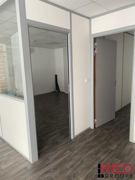 Office in Aubagne to rent - Interior Photo - Image 3 of 5